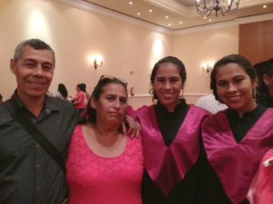 Twins and family from Quimixto